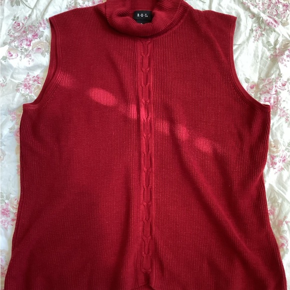 RQT XL acrylic sleeveless sweater in vibrant red - Picture 2 of 2